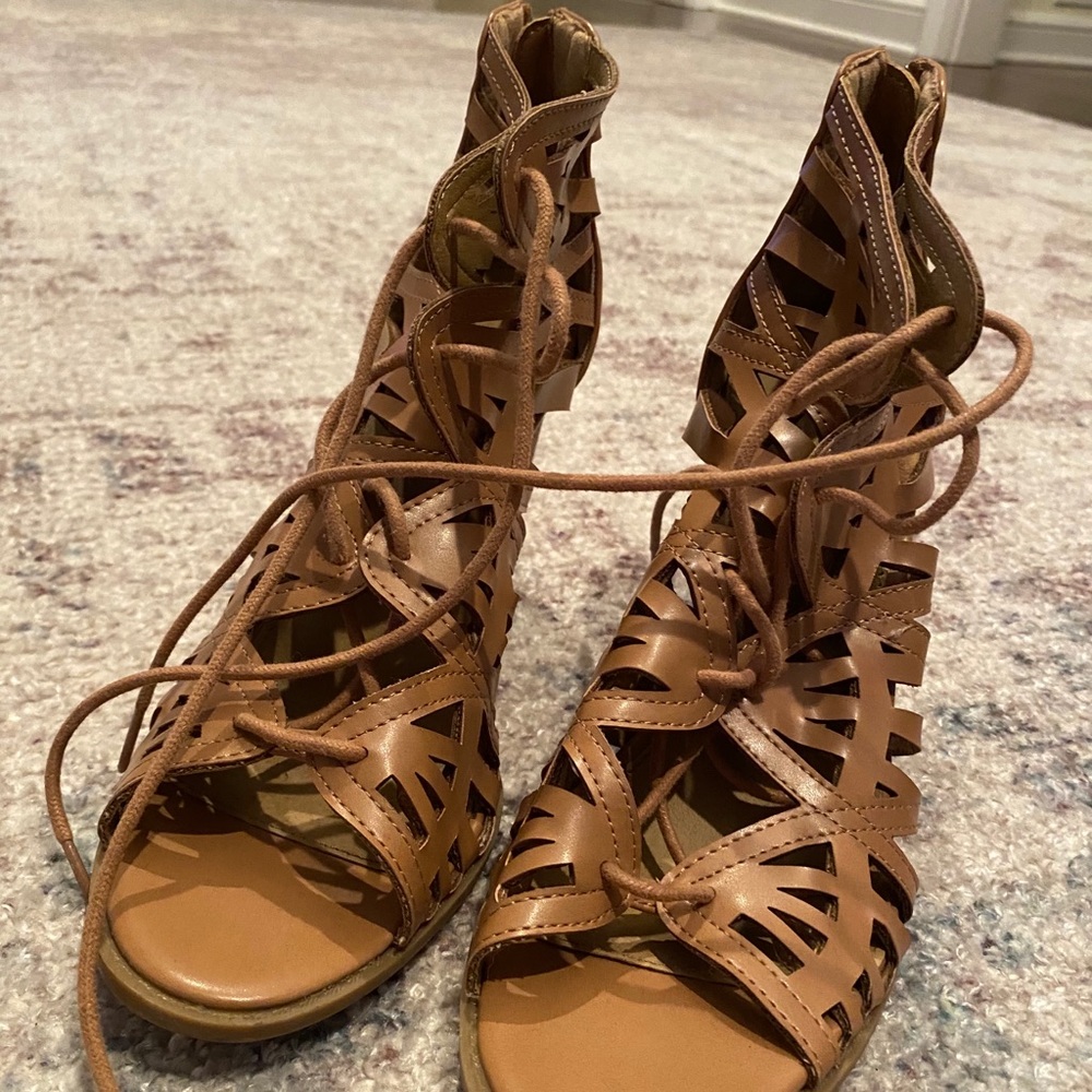 8.5 lace and zip up tan sandal heels
